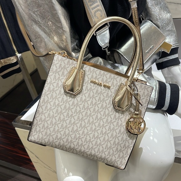 MICHAEL KORS
Mercer Medium Signature Logo and Metallic Accordion Crossbody Bag - Picture 11 of 16